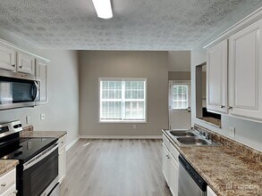 350 Valley View Dr in Fairburn, GA - Building Photo - Building Photo