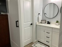 840 Threadneedle St photo'