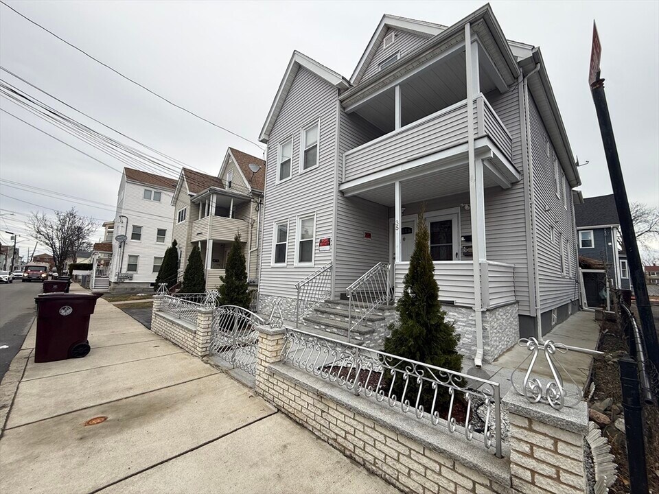 35 Highland Ave in Everett, MA - Building Photo