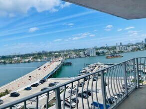 7601 E Treasure Dr, Unit 1212A in North Bay Village, FL - Foto de edificio - Building Photo