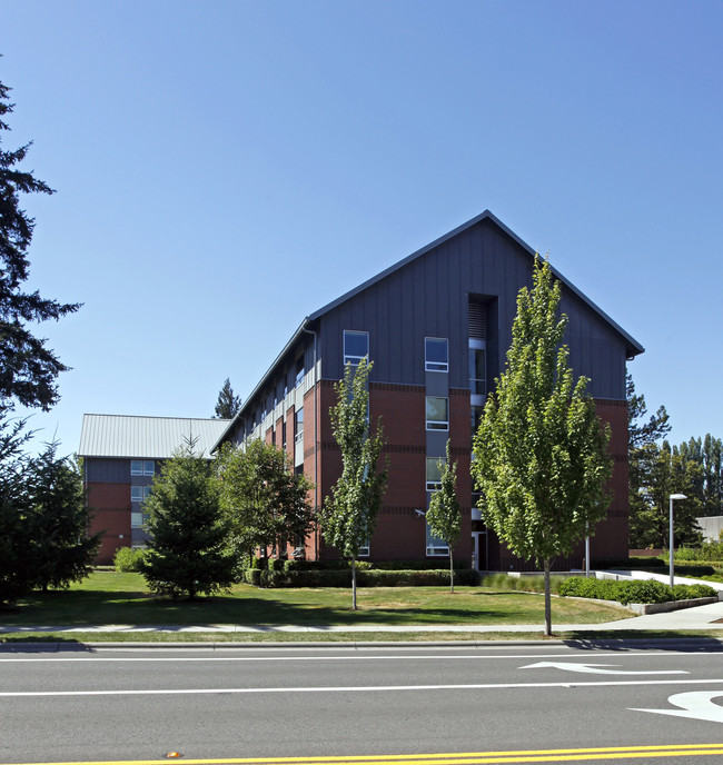 Burlingham Hall in Forest Grove, OR - Foto de edificio - Building Photo