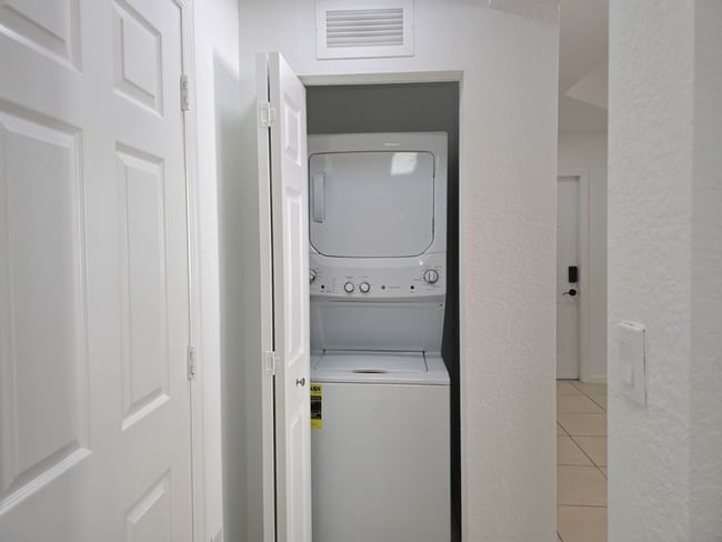 11501 NW 89th St, Unit 2 in Doral, FL - Building Photo - Building Photo