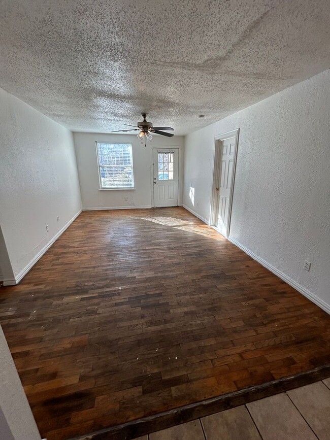 1103 Belew St in Irving, TX - Building Photo - Building Photo