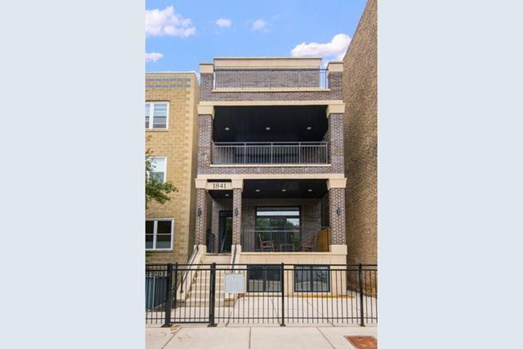 1841 N Sheffield Ave in Chicago, IL - Building Photo