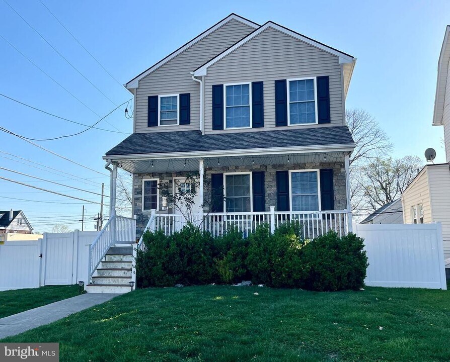 102 Walnut St in Morton, PA - Building Photo