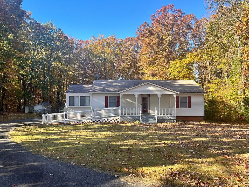 345 Canal Trce in Rustburg, VA - Building Photo