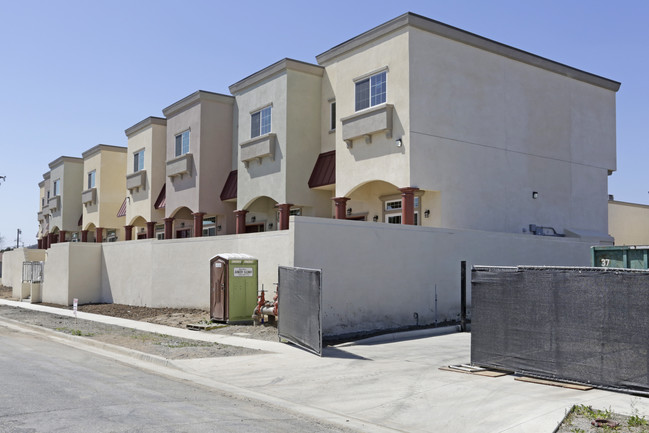 900 S Dwight Ave in Compton, CA - Building Photo - Building Photo