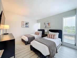 75 SE 15th St in Fort Lauderdale, FL - Building Photo - Building Photo