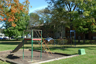 University Hilltop Apartments in Chillicothe, OH - Building Photo - Building Photo