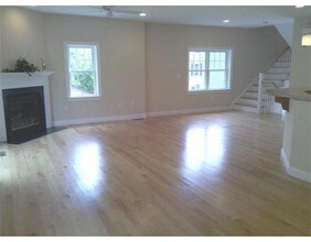 8 Murray Ave, Unit #10 in Burlington, MA - Building Photo - Building Photo