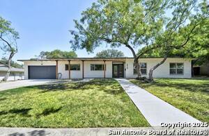 215 Shadywood Ln in San Antonio, TX - Building Photo - Building Photo