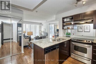 96-1496 St Patrick St in Toronto, ON - Building Photo - Building Photo