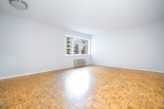3536 De La Côte-Des-Neiges Ch in Montréal, QC - Building Photo - Building Photo