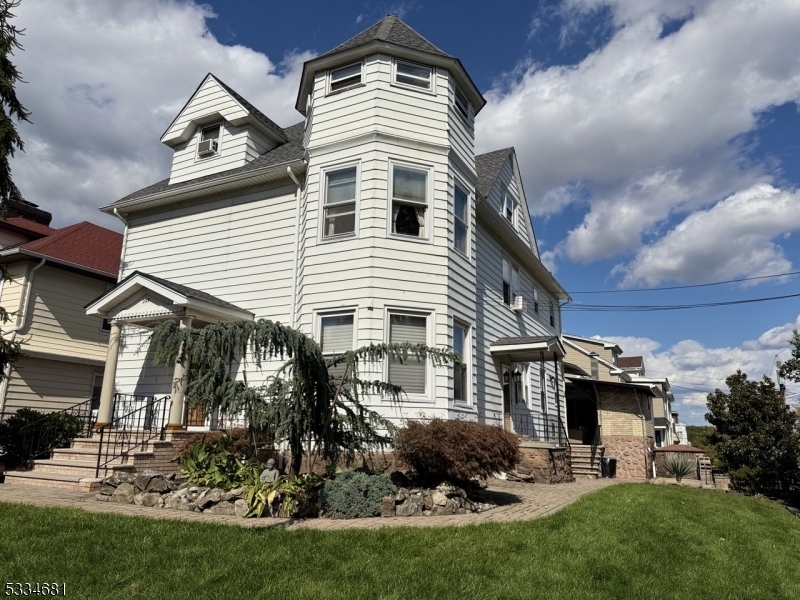 247 Montclair Ave in Newark, NJ - Building Photo