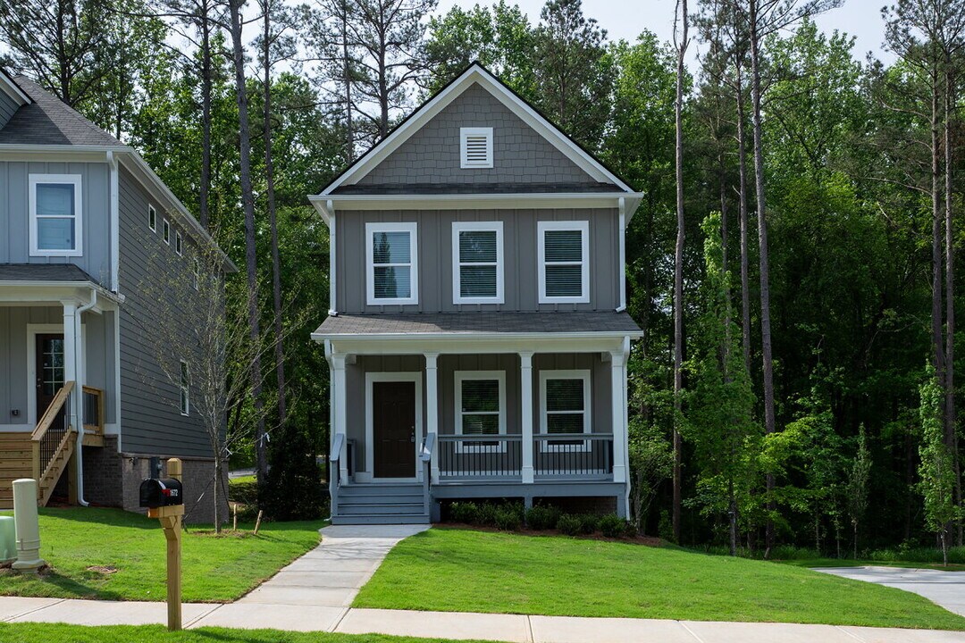 1672 Eagle Dr in Woodstock, GA - Building Photo