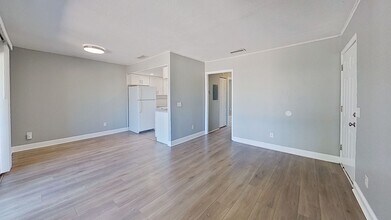 330 6th Ave N in Jacksonville Beach, FL - Foto de edificio - Building Photo