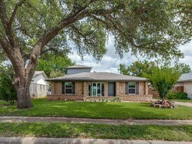 2001 Pebblebrook Trail in Irving, TX - Building Photo