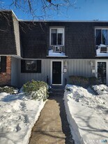 861 S Main St in Southington, CT - Building Photo