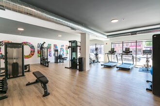 1201 W Girard Ave in Philadelphia, PA - Foto de edificio - Building Photo