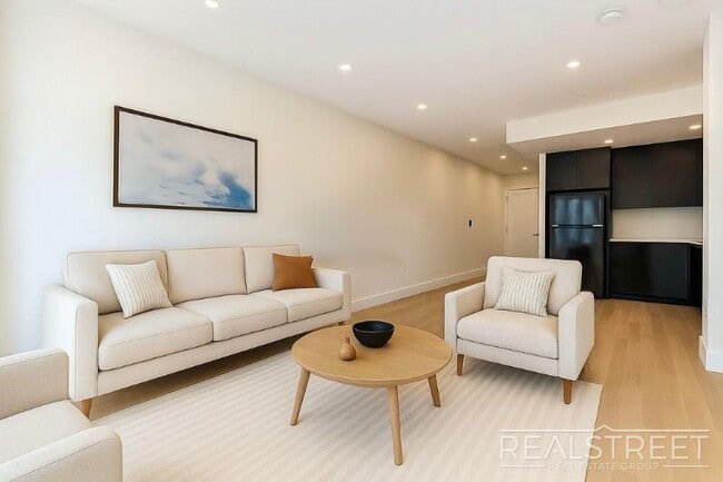 81 Malcolm X Blvd in Brooklyn, NY - Building Photo - Building Photo