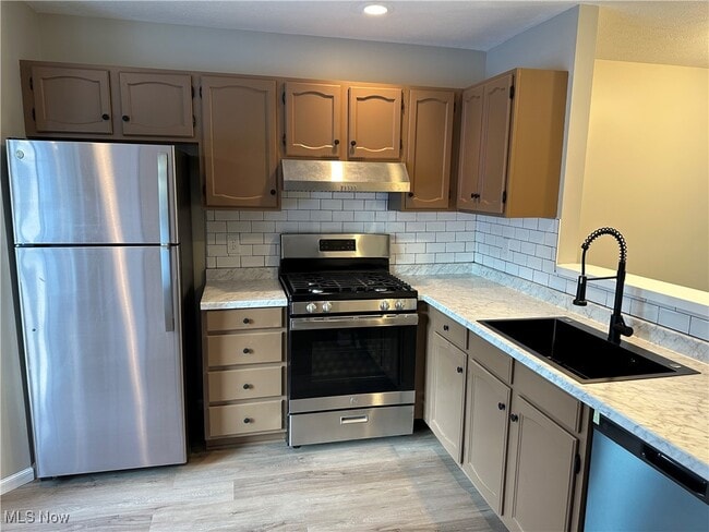 6935 Tippecanoe Rd in Canfield, OH - Foto de edificio - Building Photo