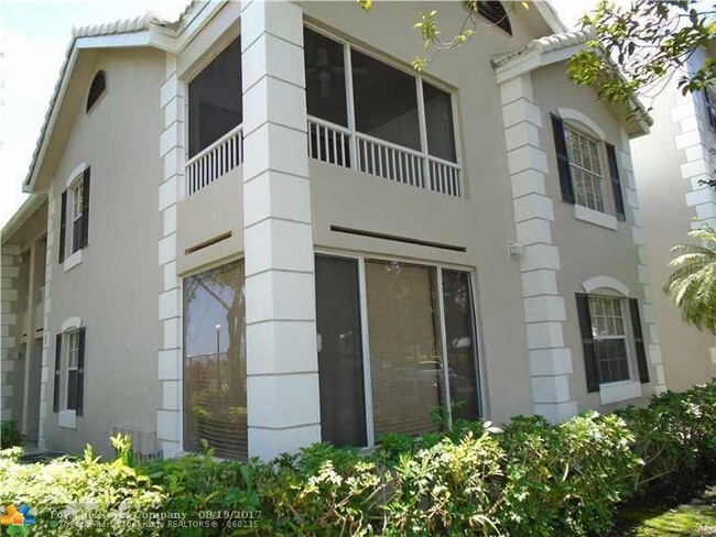 2880 N Oakland Forest Dr, Unit Lakeview in Oakland Park, FL - Building Photo - Building Photo