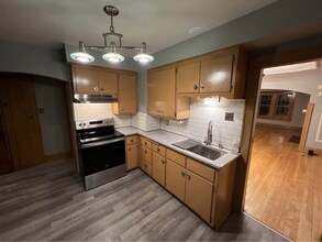 6229 W Lloyd St in Wauwatosa, WI - Building Photo - Building Photo