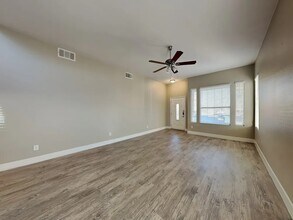 8079 Sweet Clover Ct in Las Vegas, NV - Building Photo - Building Photo
