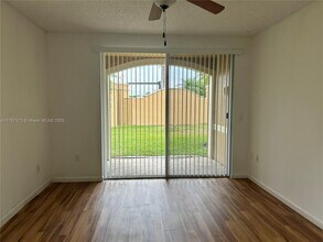 7920 N Nob Hill Rd in Tamarac, FL - Building Photo - Building Photo