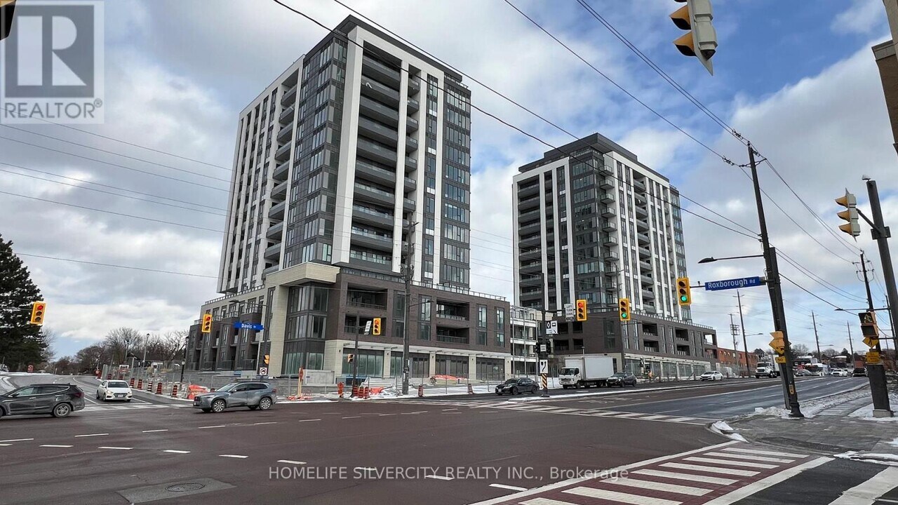 705 Davis Dr in Newmarket, ON - Building Photo