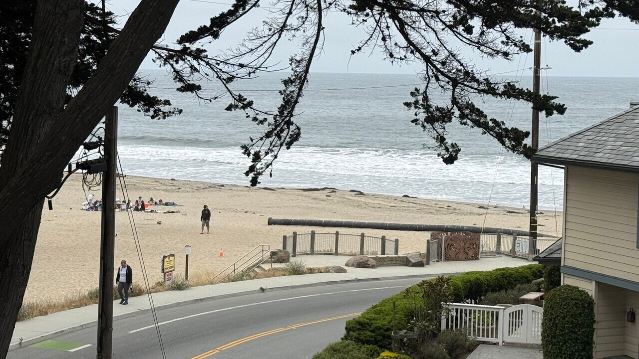 2693 E Cliff Dr in Santa Cruz, CA - Building Photo