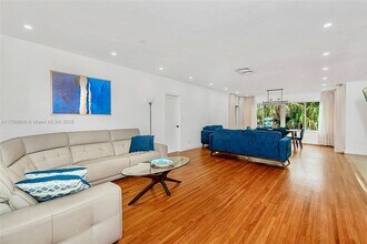 10450 NE 5th Ave in Miami Shores, FL - Building Photo - Building Photo