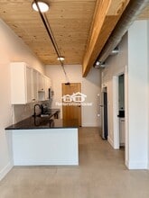 2701 Ingersoll Ave in Des Moines, IA - Foto de edificio - Building Photo