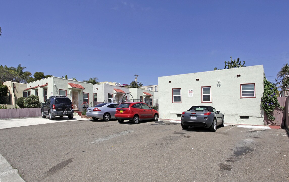 3917-3931 Hamilton St in San Diego, CA - Building Photo