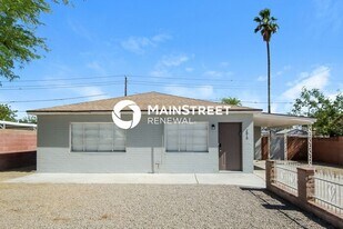 2010 W Holly St in Phoenix, AZ - Building Photo