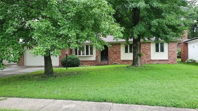1217 E Sunset Ct in Springfield, MO - Building Photo - Building Photo