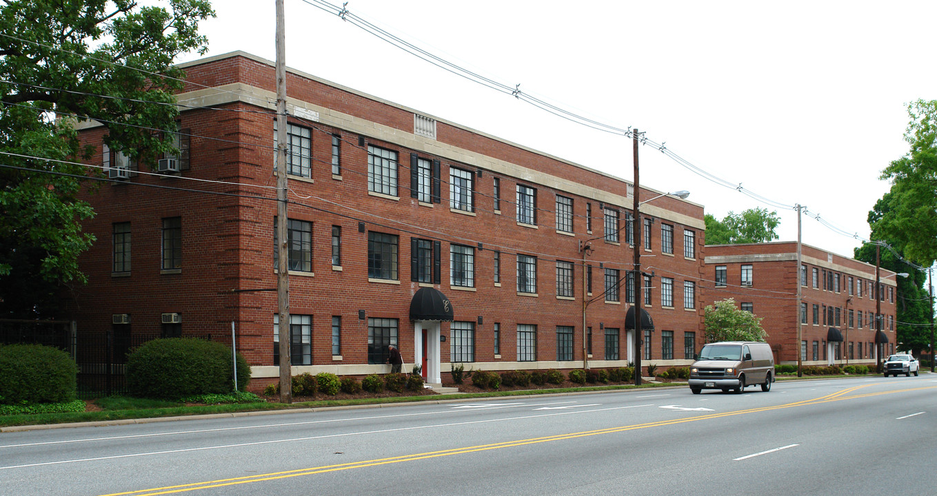 Emerywood Court in High Point, NC - Building Photo