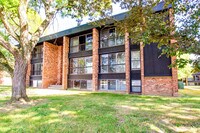 Oak Square Apartments in Pontiac, MI - Building Photo - Building Photo