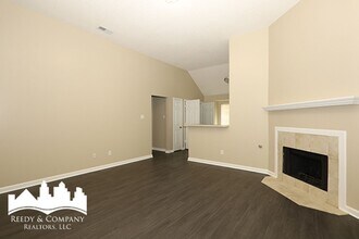 Modern Home with Master Bathroom in Memphis, TN - Building Photo - Building Photo