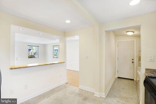 6924 Kenfig Dr in Falls Church, VA - Building Photo - Building Photo