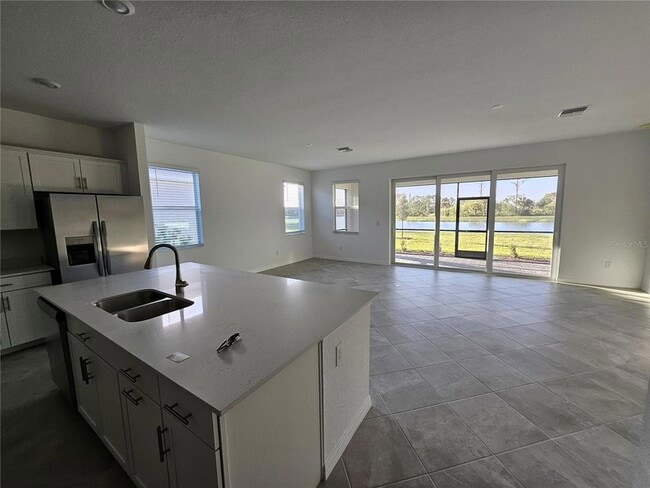 11044 Pinot Dr, Unit B-102 in Venice, FL - Building Photo - Building Photo