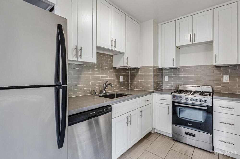 80 Terra Vista Ave in San Francisco, CA - Building Photo