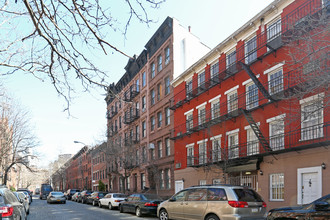 274 W 12th St in New York, NY - Building Photo - Building Photo