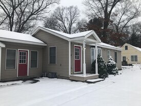 576 Pinecrest St in Holland, MI - Building Photo