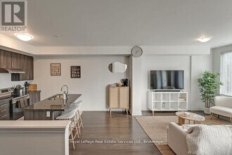 3074 Cascade Common in Oakville, ON - Building Photo - Building Photo