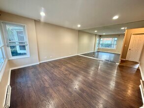 4926 Crain St in Skokie, IL - Building Photo - Building Photo
