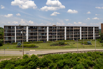 The Residences at Summit View in Cincinnati, OH - Building Photo - Building Photo