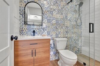 5980 SW 40th Ave in Dania, FL - Foto de edificio - Building Photo