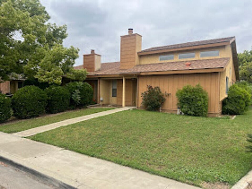 1473 E Millard Way in Dinuba, CA - Building Photo