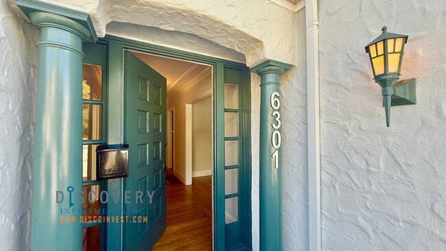 6301 Broadway Terrace in Oakland, CA - Building Photo - Building Photo